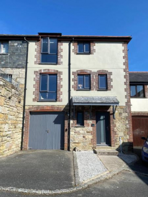 4 Bed House in Lovely Cornish Town